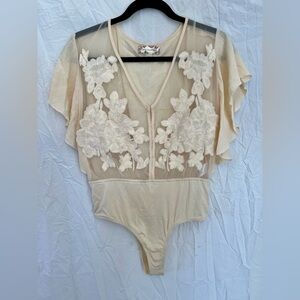 Women’s BOG Collection cream colored floral cut out body suit size medium